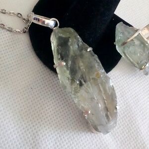 Man's huge 80ct rough uncut natural green amethyst pendant 💚🤗